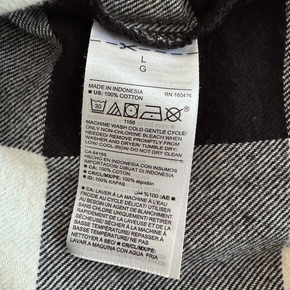 Old Navy Buffalo Plaid Black and White Flannel Button Down - Picture 4 of 4